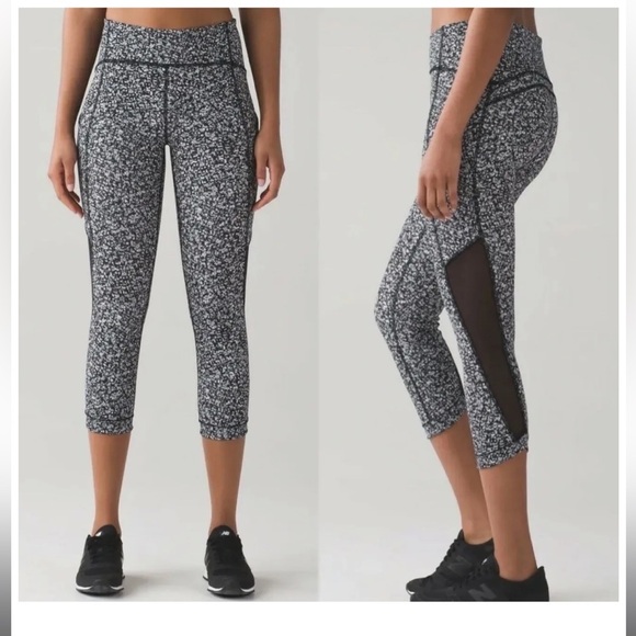 lululemon athletica Pants - Lululemon Athletica cropped daisy dust leggings
